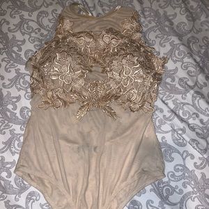 NUDE FLORAL BODYSUIT SIZE SMALL
